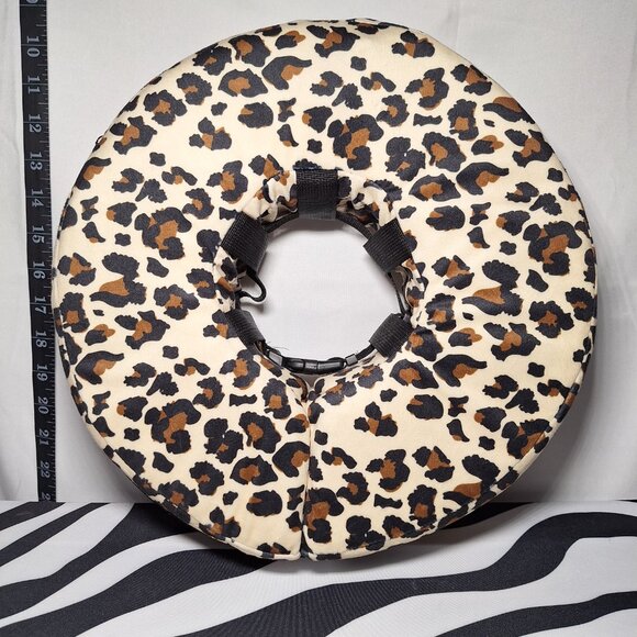 COMFURT COLLAR Stuffed Not Inflatable Dog & Cat Recovery Collar, Cheetah, Medium - Picture 3 of 5